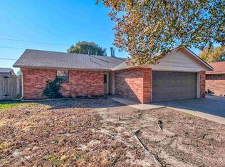 212 E Woodbury Rd, Ponca City, OK 74601