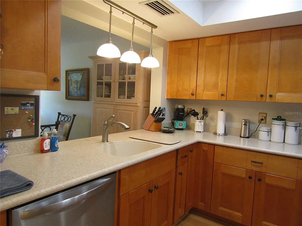 2 bed, 2.0 bath, 1165 sqft, $3,800 — Photo 4