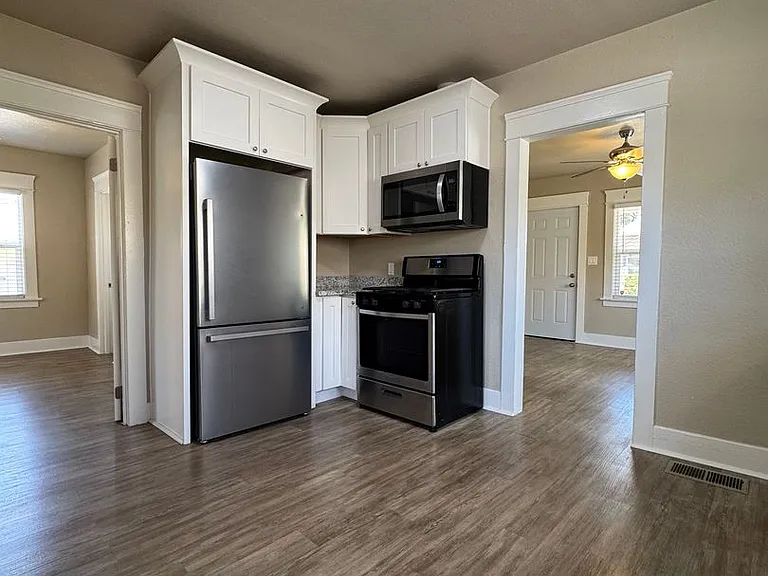 114 De Force Ave — Photo 14