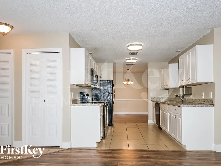 1434 SW Broadview St — Photo 8