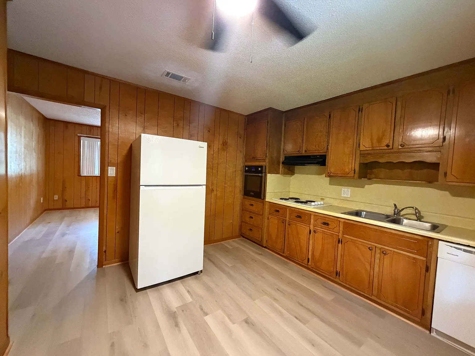 2 bed, 900 sqft, $1,450 — Photo 2