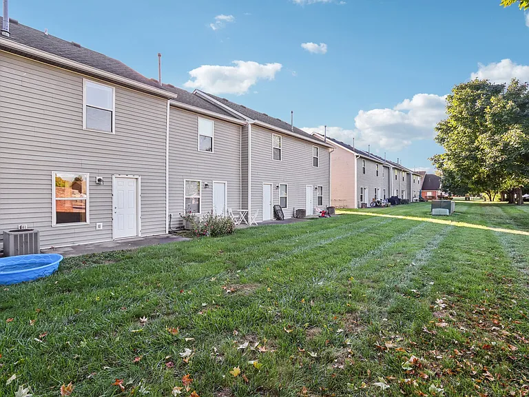 Fox Pointe Apartments — Photo 44