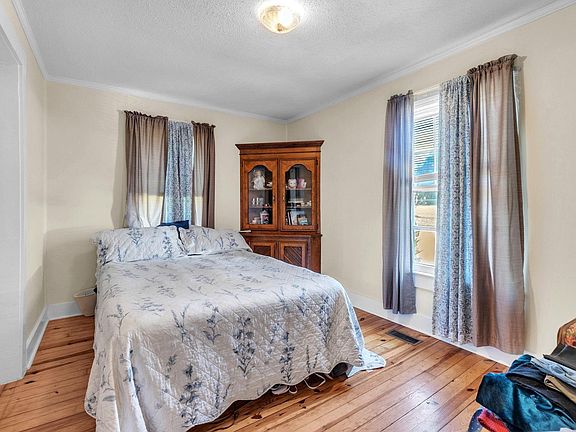 5th image of 379 W Main St