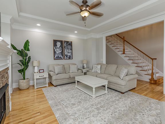 5th image of 23 Raleigh Dr