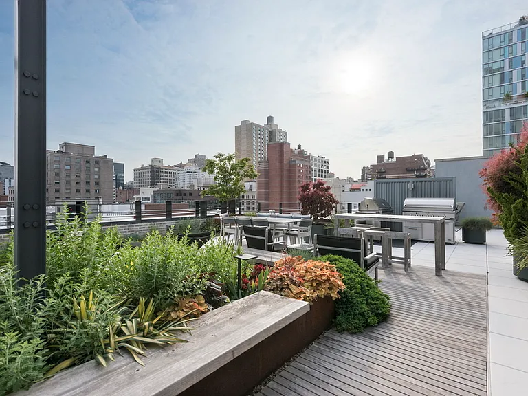 211 E 13th St #PHC — Photo 14