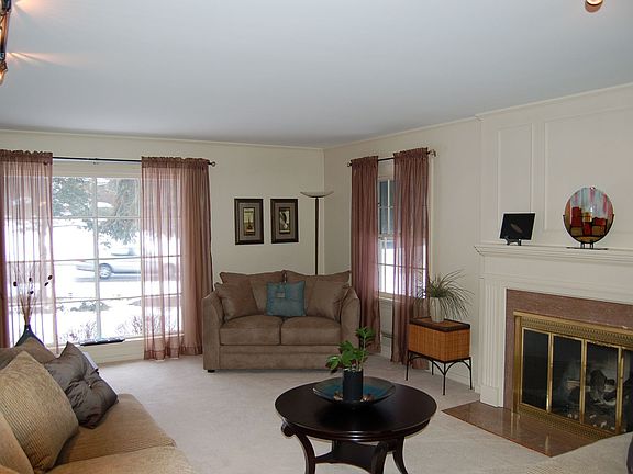 Open plan- Gas fireplace