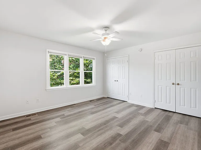 541 Colecroft Ct — Photo 13