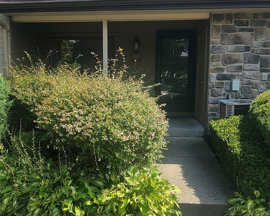1st image of 130 Hampshire Dr