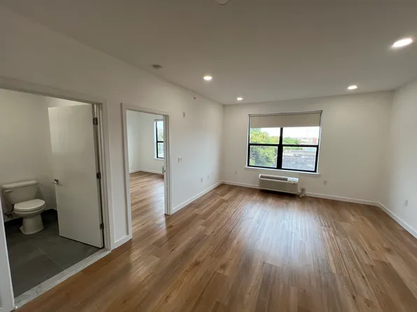 174 West 7th Street image 4 of 26