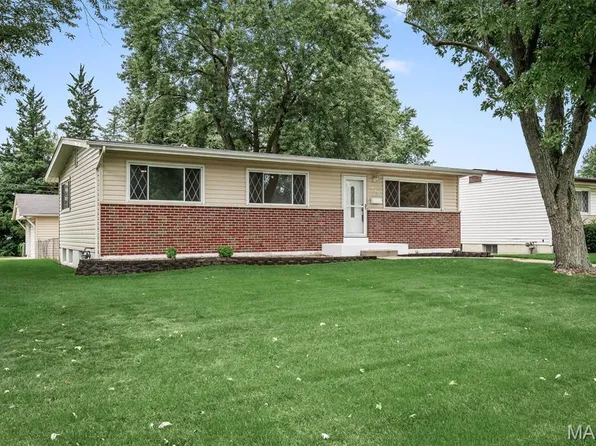 950 Kostka Ln, Florissant, MO 63031