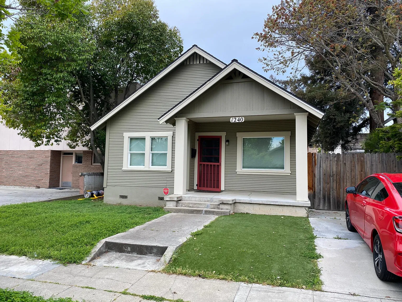 1240 32nd Street — Photo 1