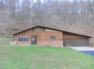 933 Lansing Harpers Rd, Harpers Ferry, IA 52146