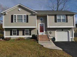 15 Meadow Rd, Scituate, RI 02831