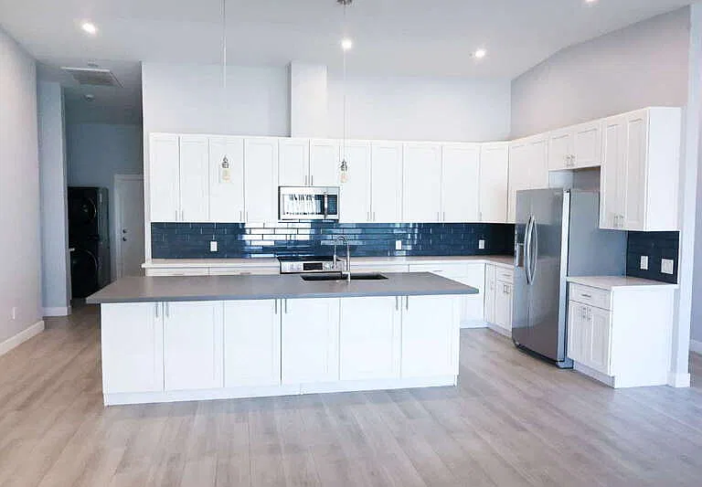 2531 E Broadway Rd — Photo 4