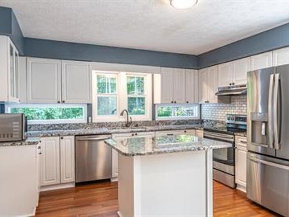 4th image of 145 Sandhurst Pl