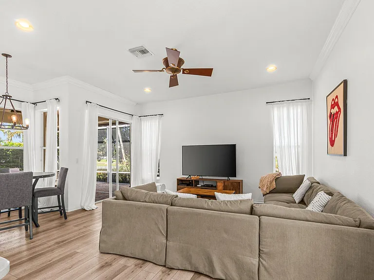4621 Windward Cove Ln — Photo 33