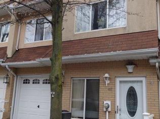 48 Sandywood Ln, Staten Island, NY 10309