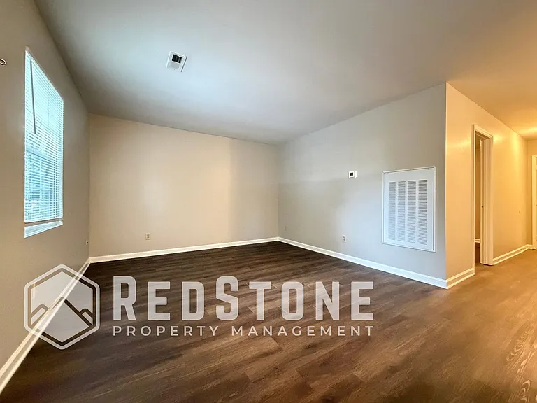 221 Quintas Ave #B — Photo 7