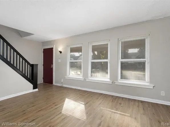 9204 Wayburn St, Detroit, MI 48224