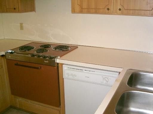 5th image of 7709 BROADWAY #205