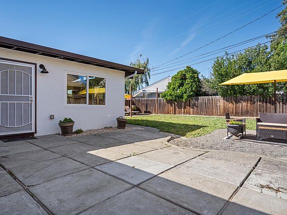 5th image of 410 Cottonwood Drive