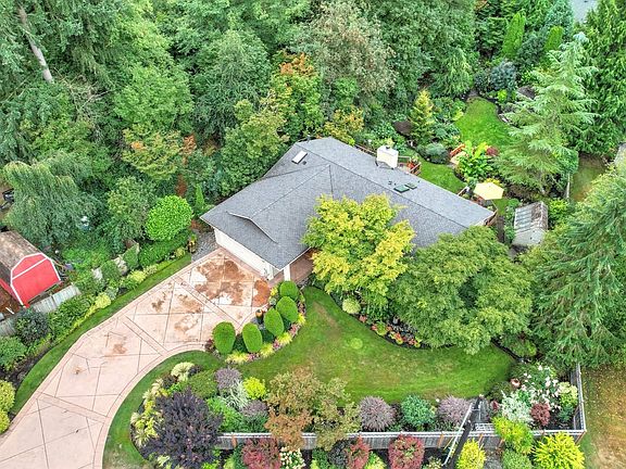 Arial shot, highlighting the stamped driveway...and tons of parking! >