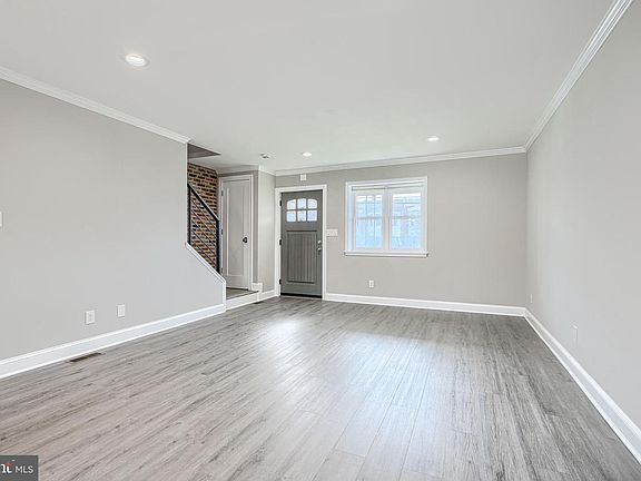 3rd image of 615 Ponca St