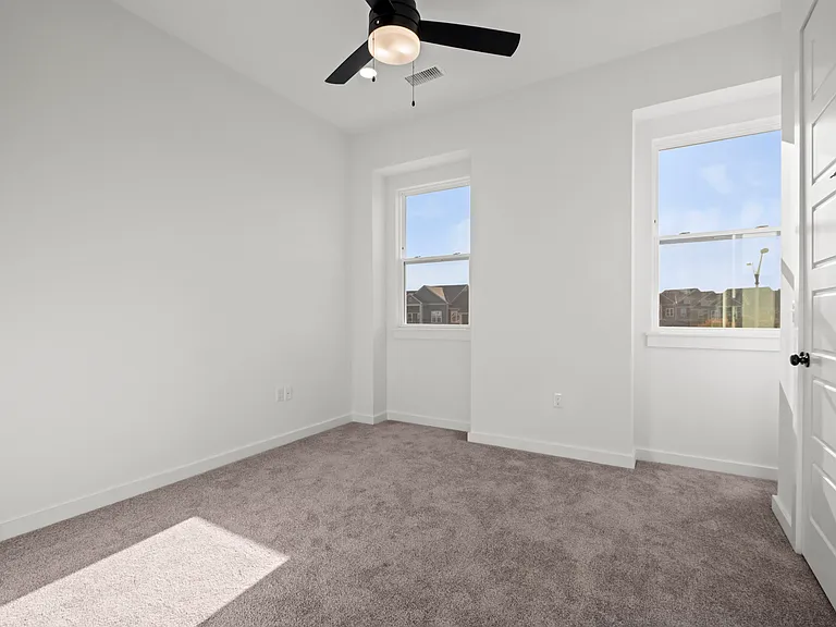 447 SW Longview Blvd — Photo 10