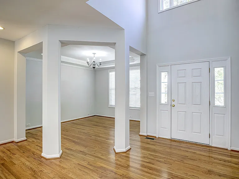 2103 Templeton Gap Dr — Photo 3