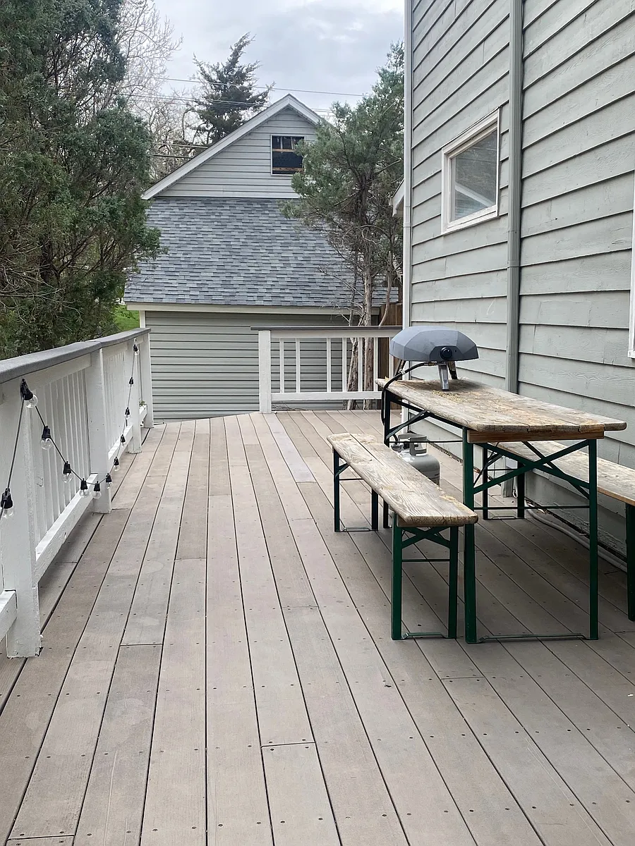 Large private deck off the entry - 2210 18th St