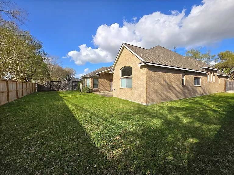 3218 Waters Edge Dr — Photo 48