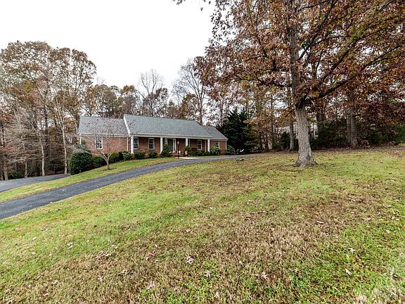 3rd image of 1059 Cuddington Ln