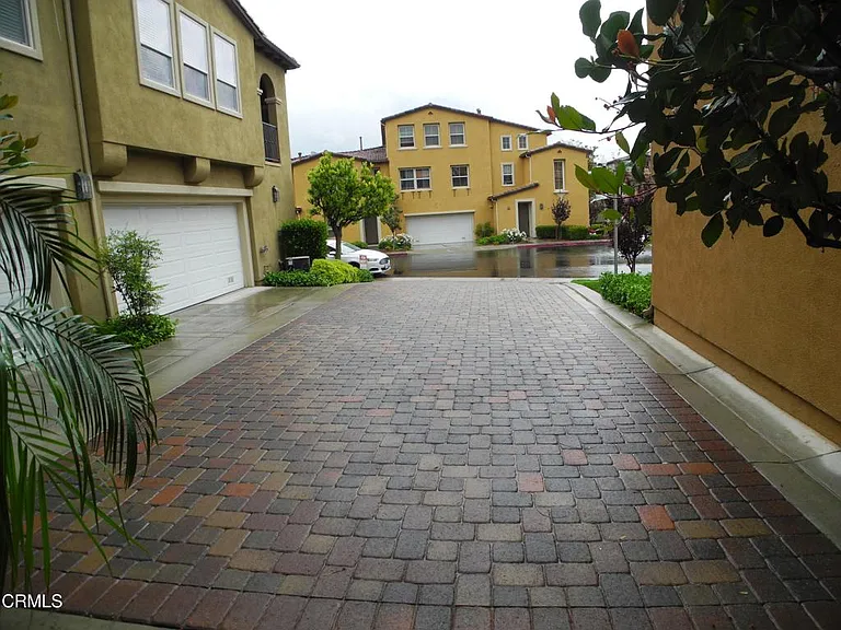 27031 Fairway Ln — Photo 3