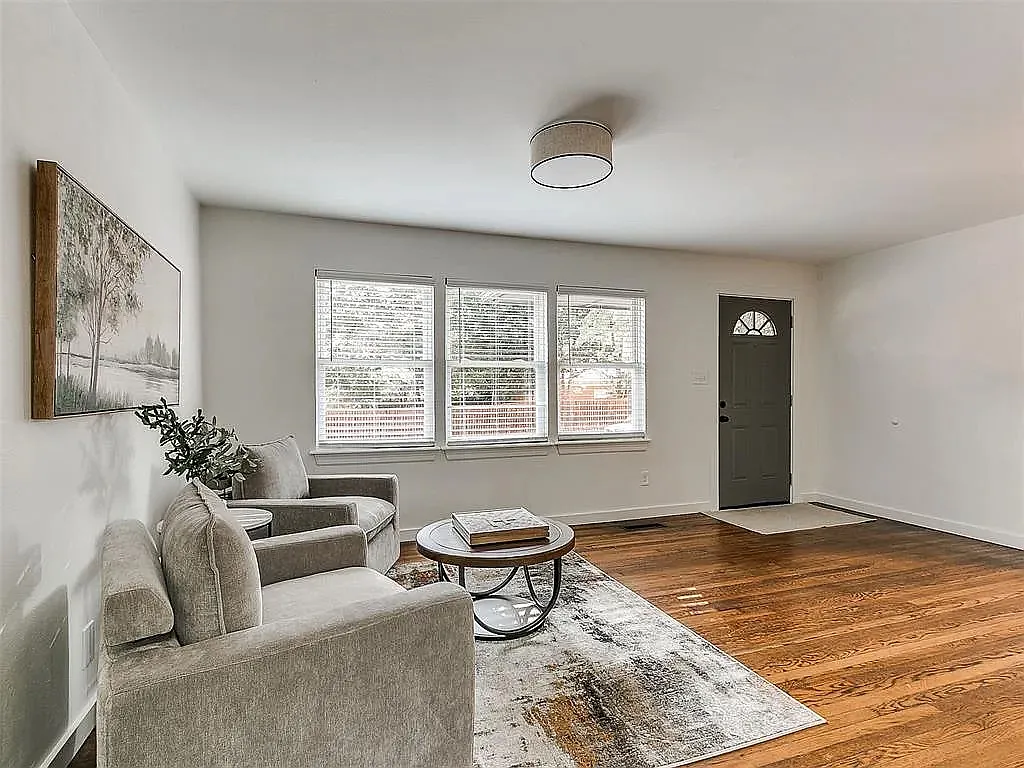 3 bed, 910 sqft, $1,650 — Photo 4