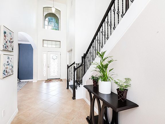 3rd image of 881 Sherbourne Cir