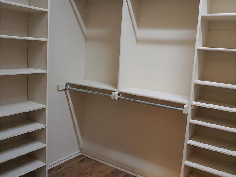9601 Crooked Creek Ln — Photo 13