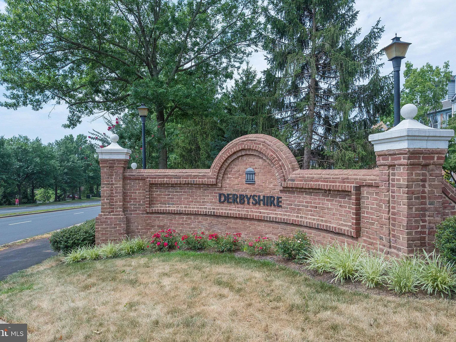 3 bed, 4.0 bath, 1864 sqft, $3,500 — Photo 2