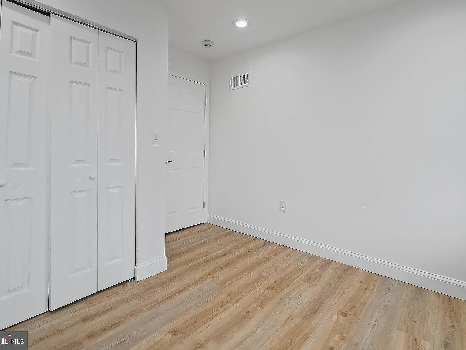 433 N Robinson St — Photo 2