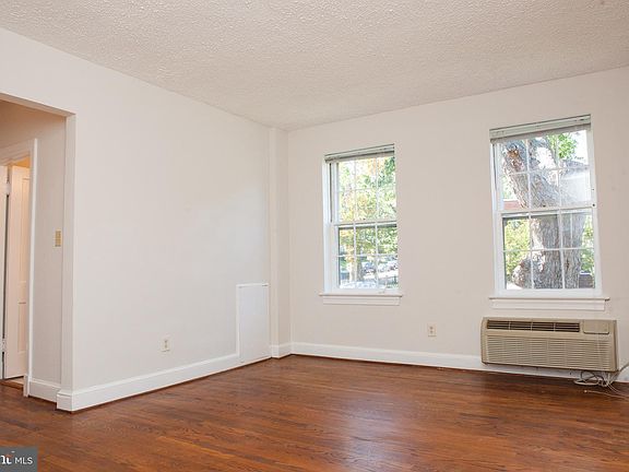 4th image of 715 S Washington St APT B12