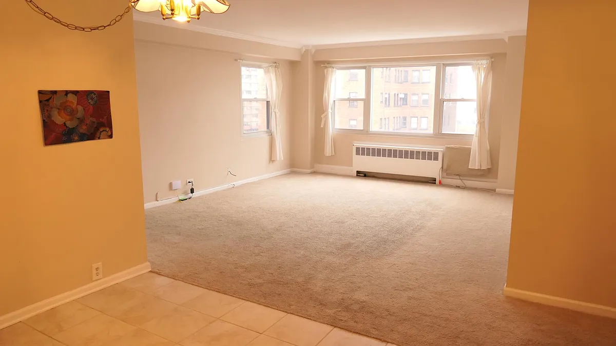 Building Photo - 2909 N Sheridan Rd #1302