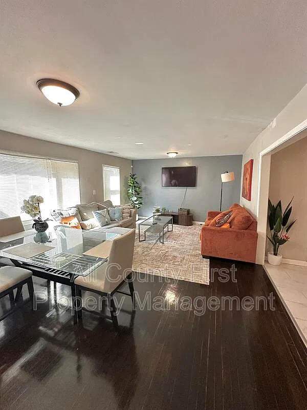 3 bed, 2.0 bath, 1382 sqft, $1,600 — Photo 3