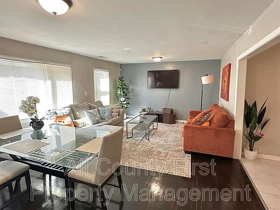 3rd image of 1384 Peachcrest Rd
