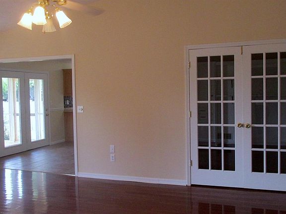 4th image of 589 Marseille Blvd