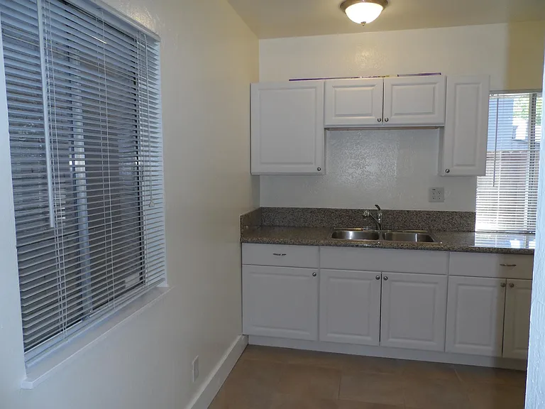 415 18th St #7 — Photo 3