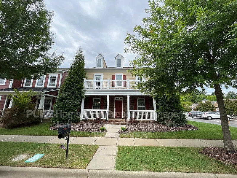 4 bed, 4.0 bath, 2800 sqft, $2,700 — Photo 1