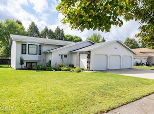3309 Primrose Ct, Grand Forks, ND 58201