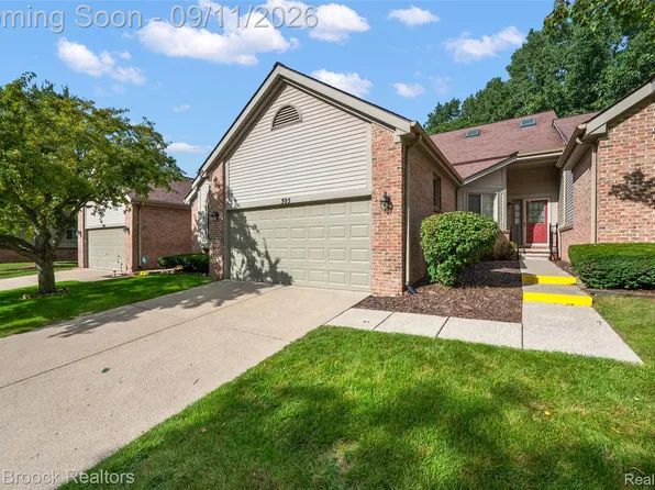 305 Pineknoll Ct, Brighton, MI 48116