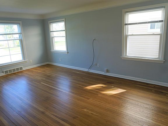 5th image of 16811 Seneca Ave