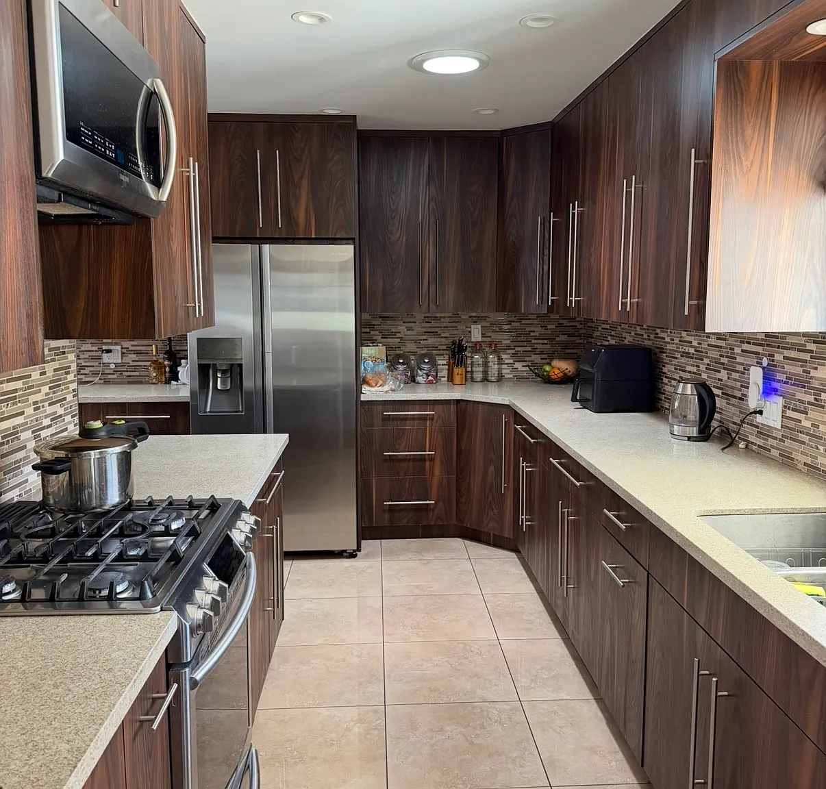 4 bed, 1892 sqft, $5,200 — Photo 2