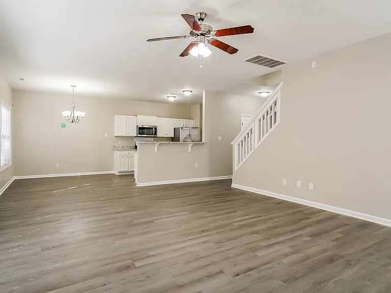 8039 Marsh Hollow Dr — Photo 5